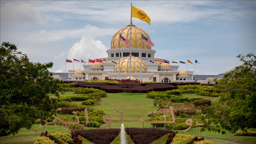 Political deadlock brings together Malaysia’s royal family