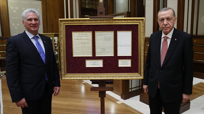 Cumhurbaşkanı Erdoğan'dan Küba Devlet Başkanı Bermudez'e tarihi hediye