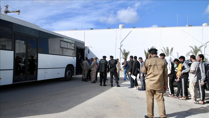 ليبيا تطلق أول ترحيل "بري" لمهاجرين غير نظاميين