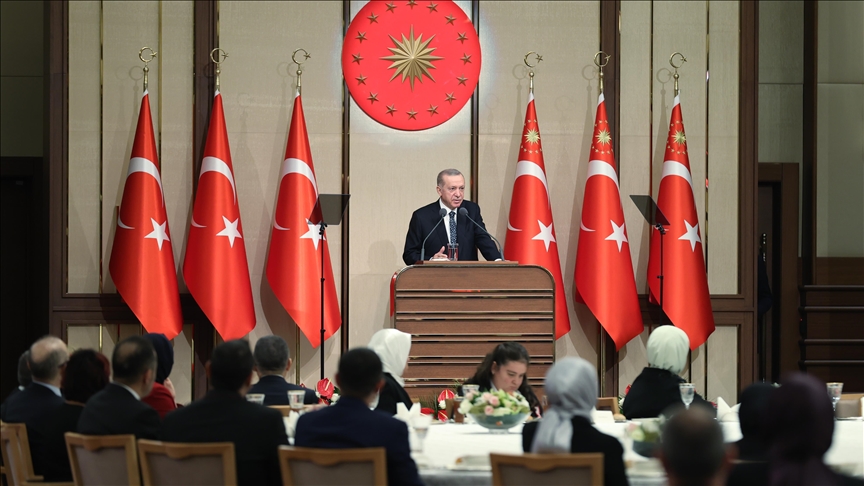 أردوغان يقيم مأدبة غداء بمناسبة "يوم المعلم" في المجمع الرئاسي