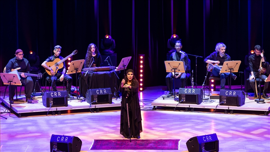 اجرای نمایش «هزار و یک شب» در وصف دوستی مولانا و شمس توسط هنرمندان ایرانی در استانبول
