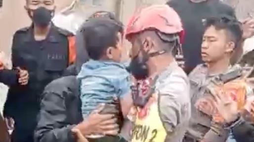 Zemljotres u Indoneziji: Nakon dva dana ispod ruševina spašen dječak