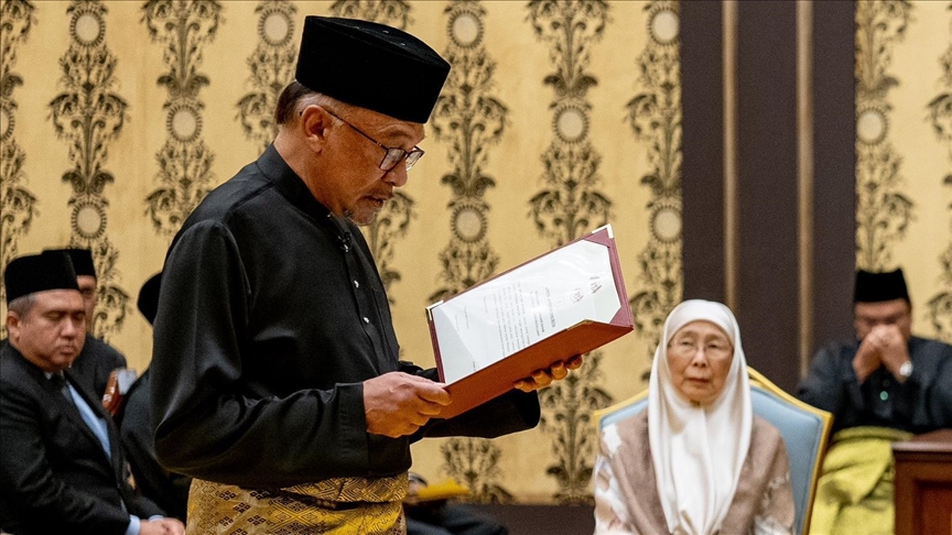 Anwar Ibrahim sworn in as Malaysia's 10th prime minister