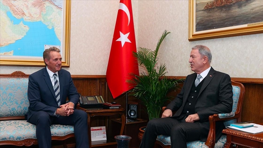 وزير الدفاع التركي يلتقي السفير الأمريكي في أنقرة