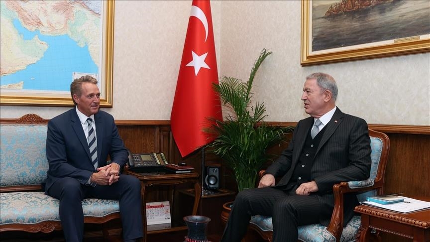 Turkish defense chief receives US envoy for talks