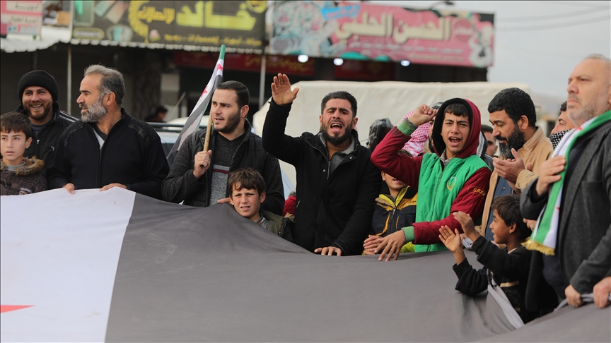 Displaced Syrians stage protests against YPG/PKK near Türkiye-Syria border