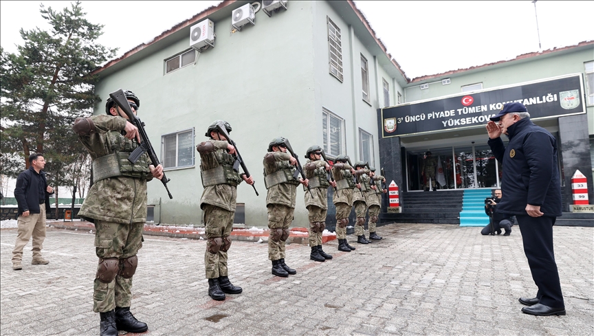 Хулуси Акар направился на границу с Ираком
