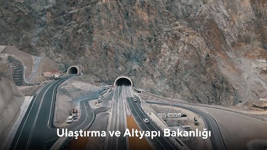 Bakan Karaismailoğlu: Yeni Yusufeli yolları ile Artvin ve Erzurum'u güvenli ve konforlu yollarla bağladık