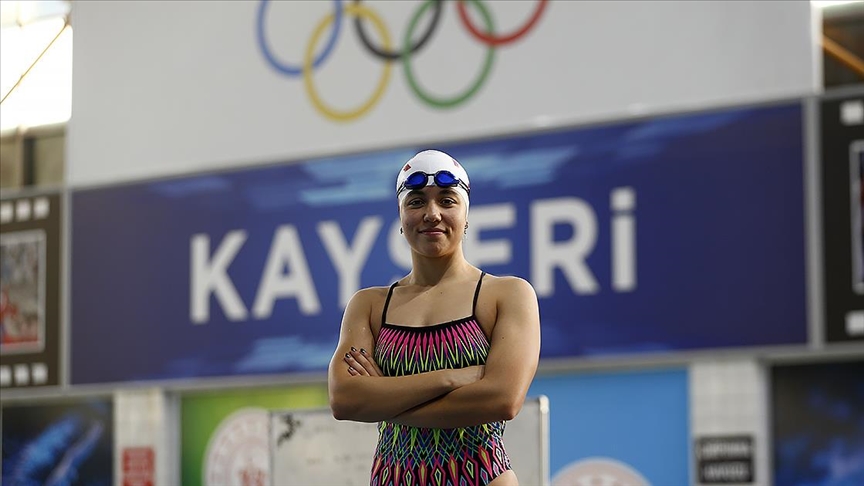Dünya Gençler Yüzme Şampiyonası'nda 2. olan Mehlika gözünü olimpiyatlara dikti