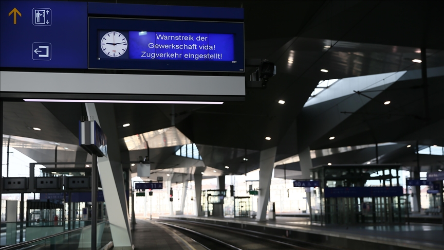 Railway strike causes travel chaos in Austria