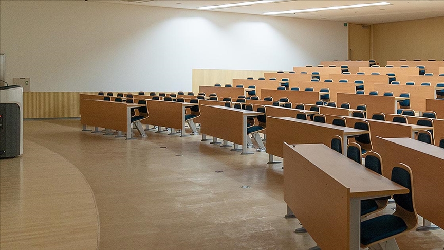 Hindistan'da Müslüman öğrenciye "terörist" benzetmesi yapan profesör açığa alındı