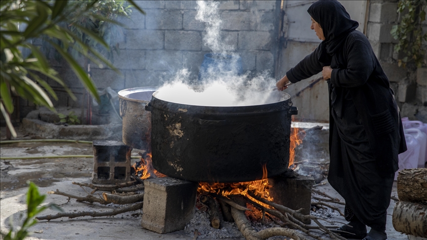 لە شاری هەریر ژنێک ٢٠ ساڵە سرکەی هەنار دروست دەکات