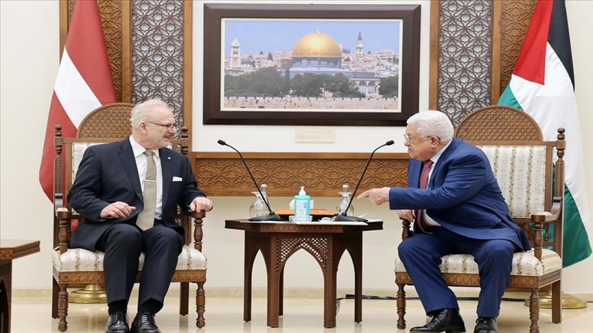 عباس يبحث مع رئيس لاتفيا تطورات الأوضاع في فلسطين
