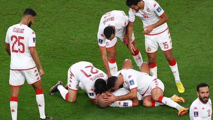 突尼斯在世界杯上以 1-0 击败已经晋级的法国，但回到了家