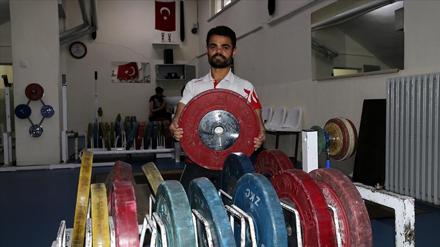 "Minik Herkül", Paris Paralimpik Oyunları'nda İstiklal Marşı'nı dinletme azmiyle çalışıyor