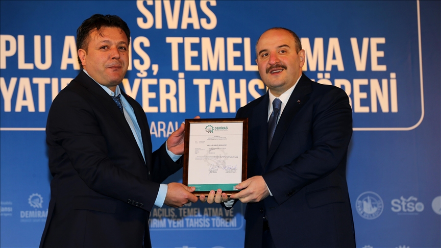 Sanayi ve Teknoloji Bakanı Varank: Ben gelmeyeyim, buradaki 58 fabrikanın temel atma törenine Kılıçdaroğlu'nu davet edin