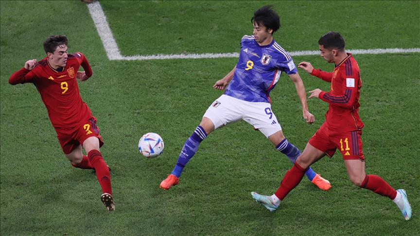 日本在E组2-1击败西班牙，但两国都进入了世界杯16强
