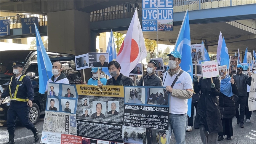 В Токио прошли акции с осуждением трагических инцидентов в Урумчи