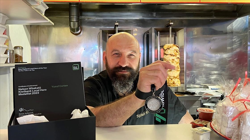 Türk kebapçı Yusuf Corten, Yeni Zelanda'da "yılın yerel kahramanı" ödülü aldı