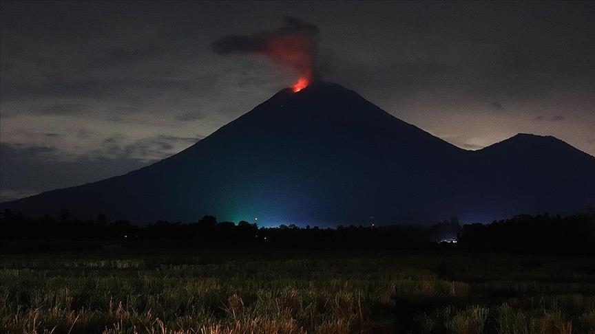 Indonesia en el nivel de alerta más alto debido a la erupción del volcán Semeru