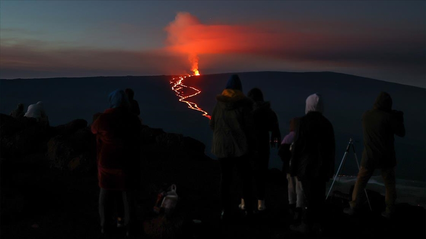 Havai, vullkani Mauna Loe vazhdon të nxjerrë llavë 