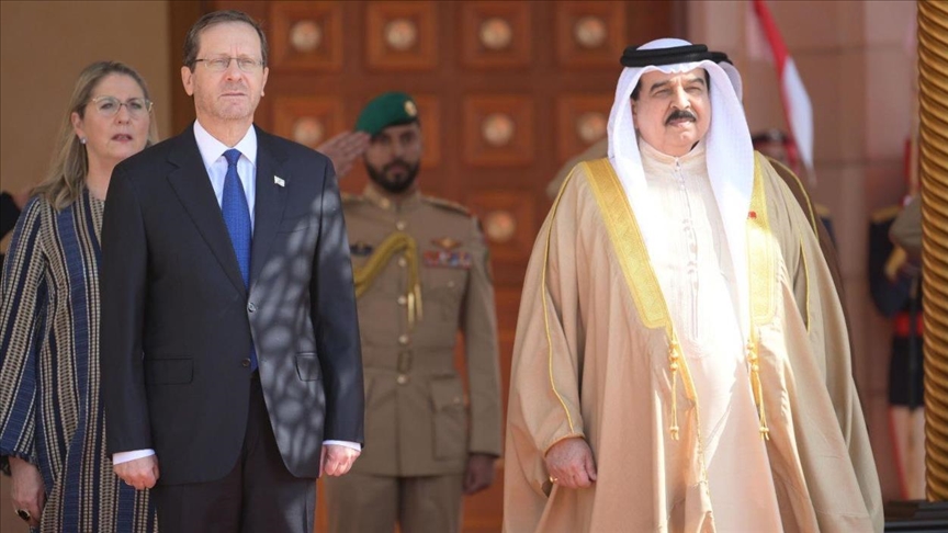 الرئيس الإسرائيلي يصل البحرين في أول زيارة من نوعها