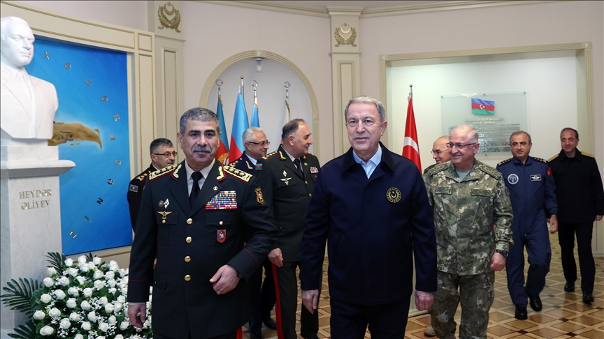 Главы Минобороны Турции и Азербайджана провели переговоры в Баку