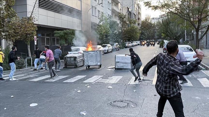 Iran : Première exécution d'un condamné à mort sur fond de protestations dans tout le pays