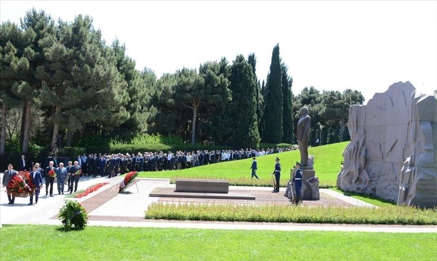 Азербайджан чтит память общенационального лидера Гейдара Алиева