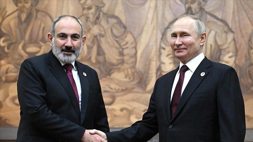 Russian president, Armenian premier discuss implementation of trilateral pacts with Azerbaijan