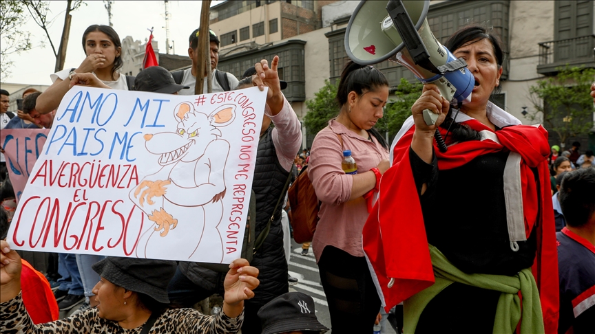Al menos dos muertos en protestas en Perú contra el Congreso