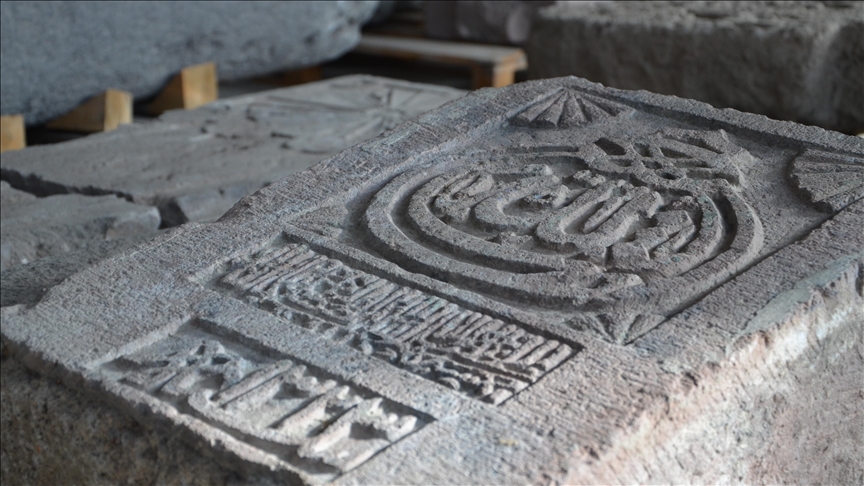 Türkiye: Un voyage dans l'Histoire grâce à un musée où 500 objets en pierre sont exposés en plein air