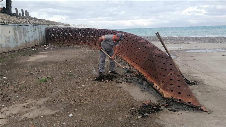 Antalya'da atık tutucu sistem ile çöplerin denize ulaşması engelleniyor