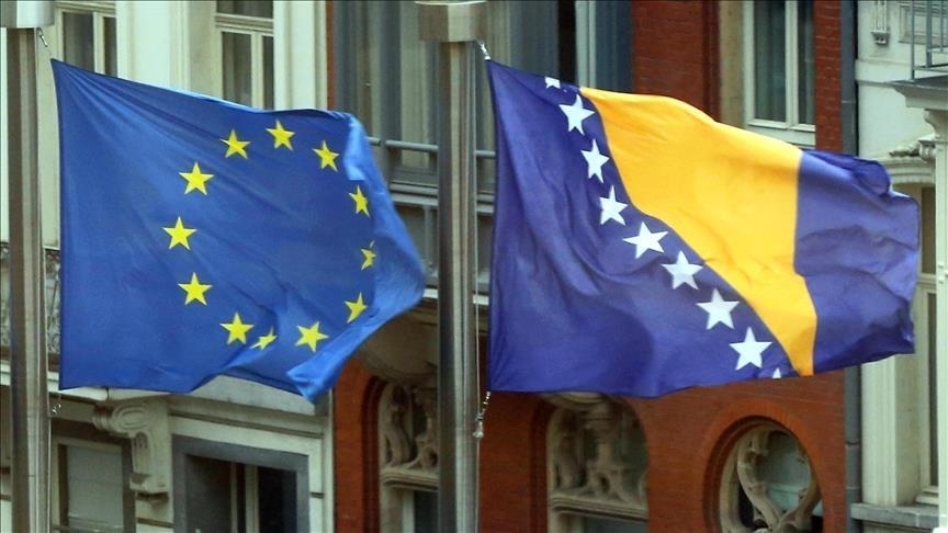 EU ministers agree to give Bosnia EU candidate status