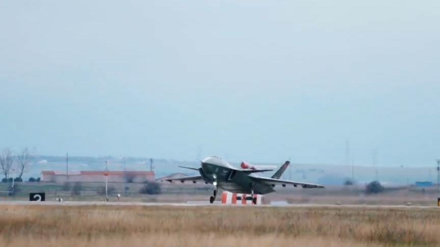 Турецкий беспилотный самолет Kızılelma совершил первый полет