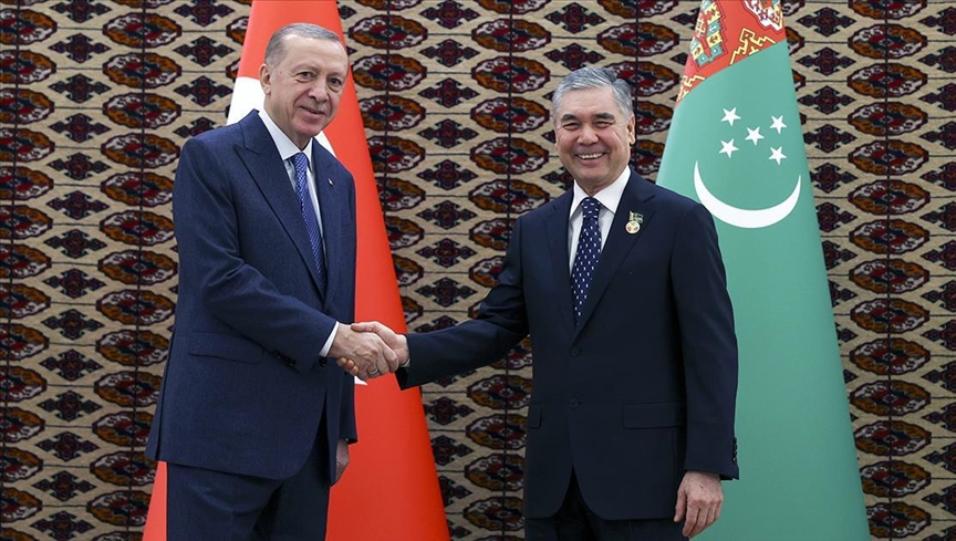 Turkménistan: Erdogan rencontre le président du Conseil du Peuple du Turkménistan, Berdimuhamedov