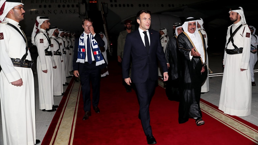 الرئيس الفرنسي يصل الدوحة لحضور المونديال