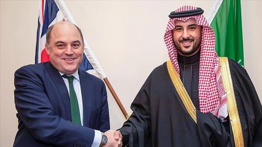 Les ministres de la défense d'Arabie saoudite et du Royaume-Uni signent un plan de coopération en matière de défense