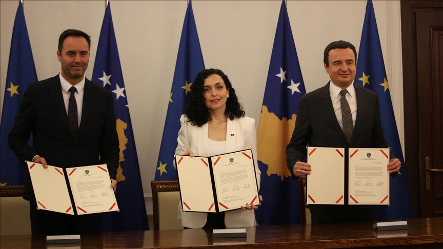 Kosovo signs official application for EU membership