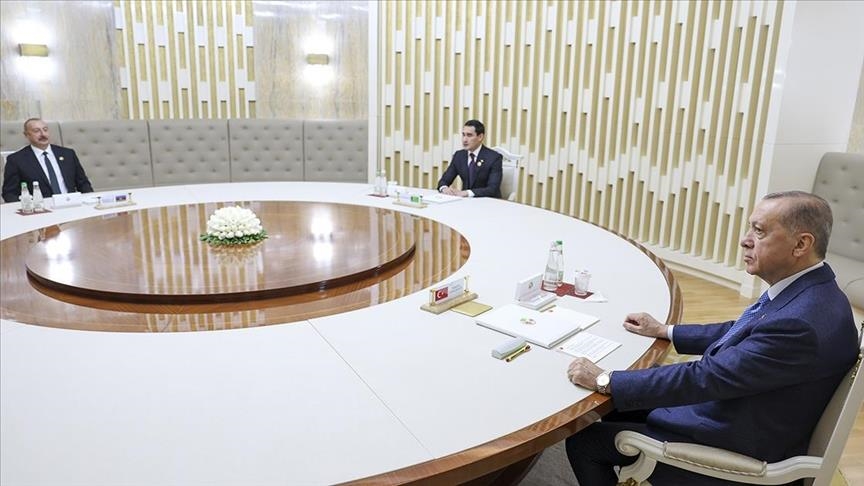 Эрдоган отметил важность трехстороннего саммита в Авазе