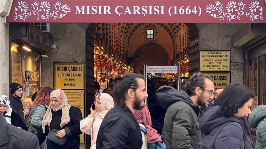 أسواق إسطنبول تزدحم بالزائرين والسياح شتاء (تقرير)