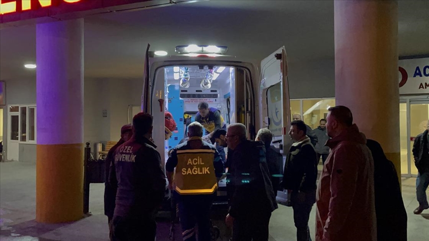 Erzincan'da şarampole devrilen araçtaki 3 kişi öldü, 2 kişi ağır yaralandı