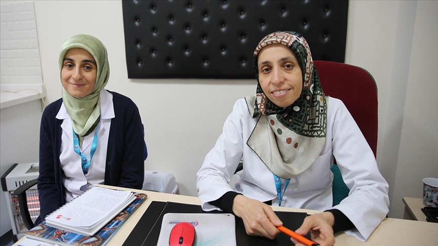 Dedesi için doktorluğu seçti, ailesinden 5 kişiye de ilham kaynağı oldu 