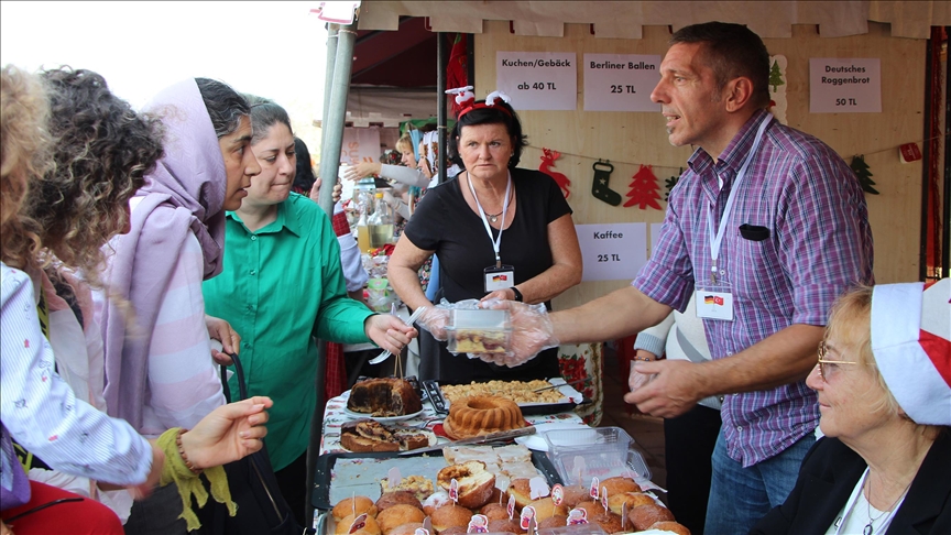 В турецкой Аланье открылась традиционная новогодняя ярмарка