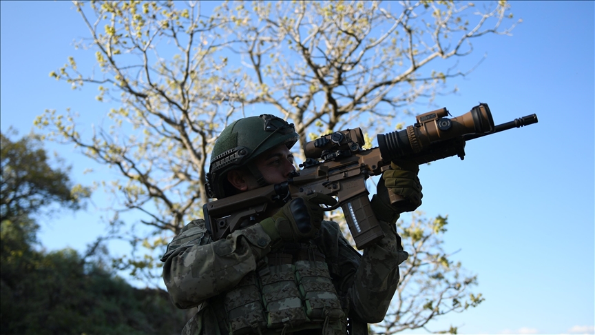 Las Fuerzas Armadas turcas neutralizan a dos terroristas del PKK en el norte de Irak