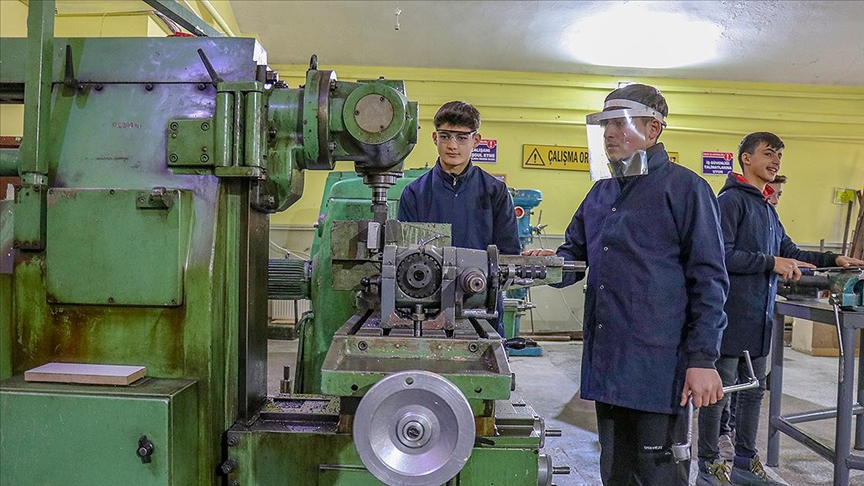 Meslek liseleri ülke ekonomisine yaklaşık 2 milyar lira katkı sağladı