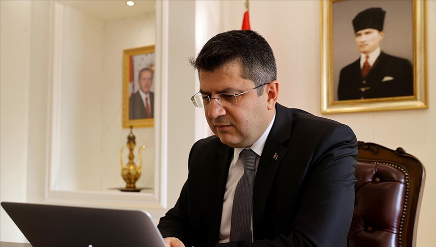 Edirne Valisi Kürşat Kırbıyık, "TOGG'un ilk yolculuğu" fotoğrafına oy verdi