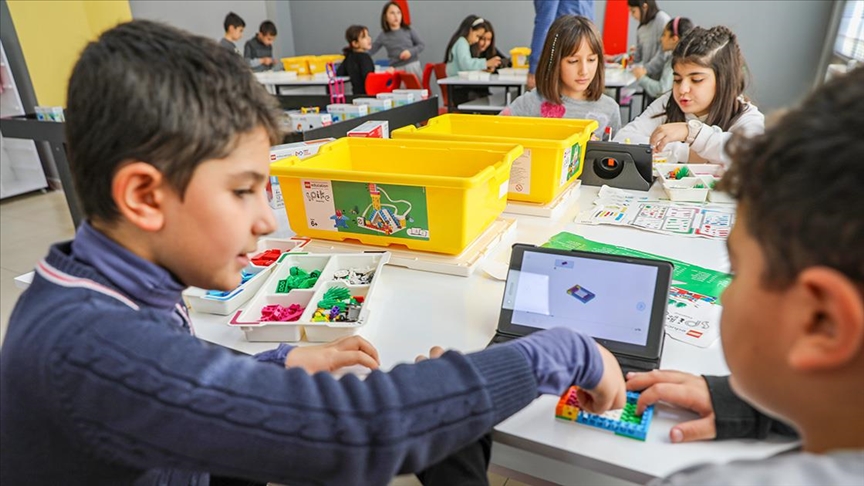 Diyarbakır'da 'Geleceğin El Cezerileri' legolarla hayallerini tasarlıyor