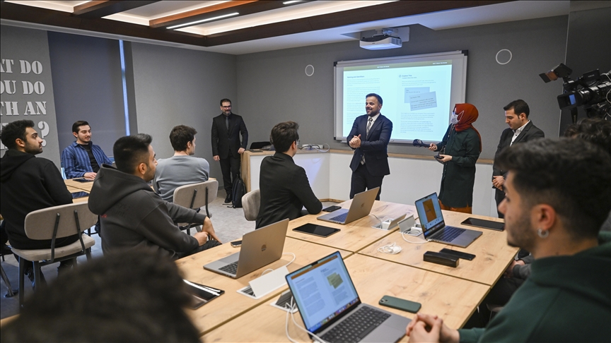 Millet Kütüphanesi'nde swift kodlama eğitimi için ilk Apple Yetkili Eğitim Merkezi'nin açılışı yapıldı