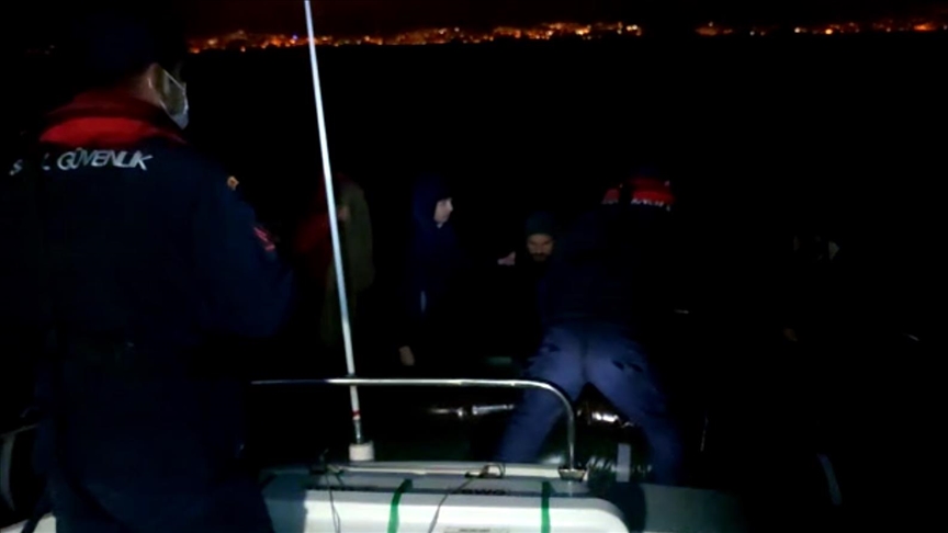 У берегов туристического района Кушадасы в Турции спасены 43 мигранта